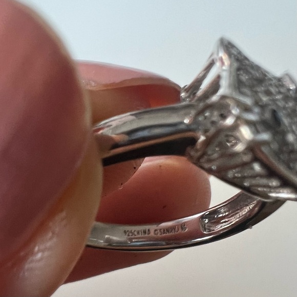 New) Hello Kitty Diamond Ring - Picture 6 of 6